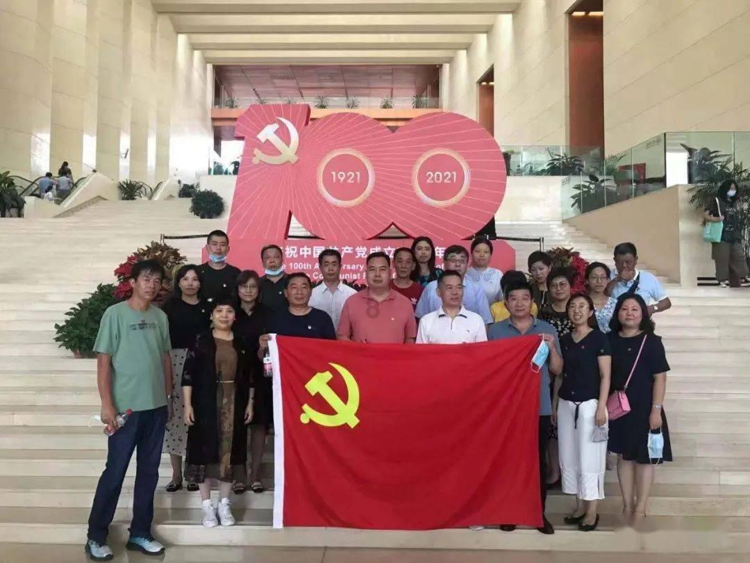 桃胶的第99种吃法，吃完就是最靓的崽！游戏画面